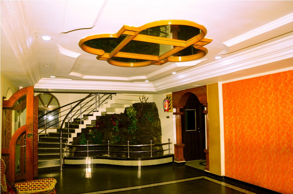 Hotel Gowtham reception